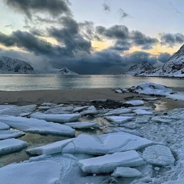 In Norway, on the Lofoten Islands, the ice breaks above the surface of the sea, while the sky clears after the storm<br />
<br />
In Norvegia, alle isole Lofoten, il ghiaccio si rompe sopra la superficie del mare, mentre il cielo si schiarisce dopo la tempesta