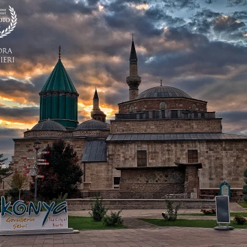 In Konya in Turkey, the mausoleum of Mevlâna, at sunset.  This is the place where are preserved the remains of Mevlâna, also known as Rumi, a philosopher who founded the Sufi philosophy and the order of the Rotating Dervishes.<br />
<br />
 A Konya in Turchia, il mausoleo di Mevlâna, al tramonto. Questo è il luogo dove sono conservate le spoglie di Mevlâna, noto anche come Rumi,  un filosofo che ha fondato la filosofia Sufi e l’ordine dei Dervisci Rotanti.