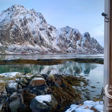 Svolvær , Lofoten, Norway<br />
At dawn, the view from our rorbu on the bay of Svolvær.  A rejuvenating view.<br />
All’alba, la vista dal nostro rorbu sulla baia di Svolvær. Una vista rigenerante.