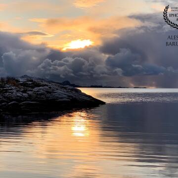 Sunset-Colored midday over a storm coming, in autumn of variable weather, in The Lofoten islands in Norway.<br />
Un mezzogiorno color tramonto sopra una tempesta in arrivo, in un autunno di meteo variabile, alle isole Lofoten ì in Norvegia.