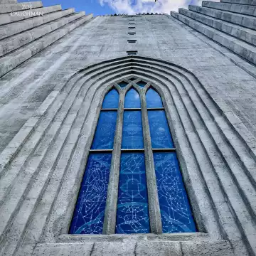 The largest church Hallgrímskirkja in Iceland. Simply a magnificent architecture that fascinates from every angle.