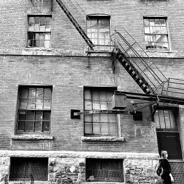 "Escaping frame." Montréal, Québec, Canada.