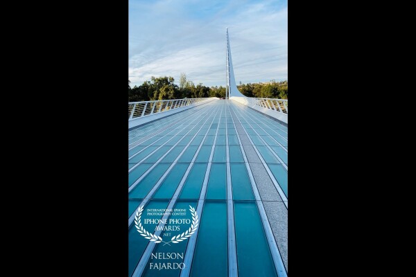 Do you know what time it is? Crossing this bridge will be the best thing to do in the daytime on this Sundial bridge in Northern California. 