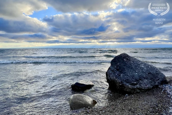 Georgian bay in all its glory! The rocks seem almost placed there on purpose for aesthetic purposes in the backdrop of the Lake Huron being churned by the gusty winds. Nature is a true artist!