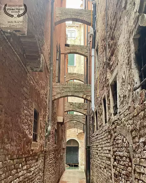 There are lesser-known corners of Venice, with less famous palaces but splendid architecture. Useful, necessary, beautiful to see and photograph.