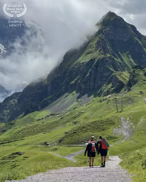 Hiking With My Buddy<br />
At the trail head in Mannlichen, heading to Grindelwald, Switzerland