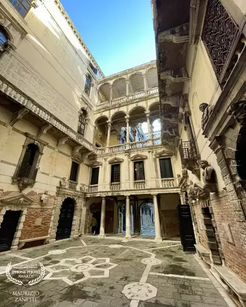 The imposing Palazzo Pisani in Venice, built and rebuilt several times between 1600 and 1750 at the behest of the noble Pisani family, is now home to the renowned "Benedetto Marcello" Conservatory of Music.