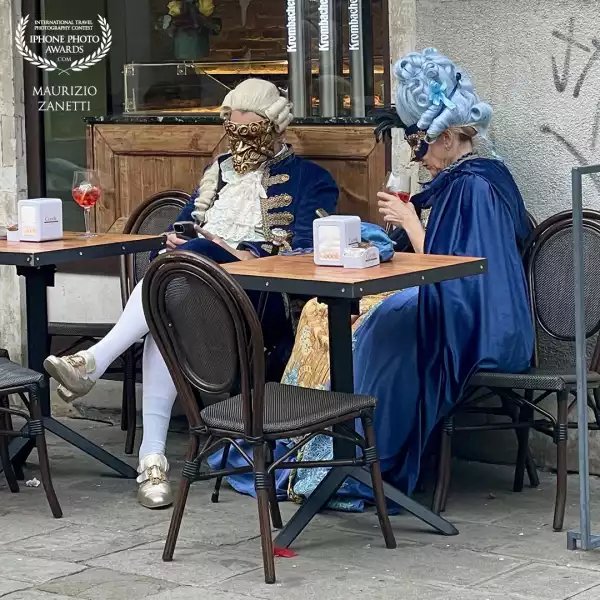 Venice, Carnival. Even noblemen and ladies need a little rest. Maybe in front of a spritz...