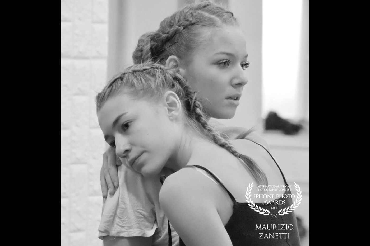 A new show is prepared in a dance school. With the iPhone, it is easier to be discreet and to capture the moments of a hard but sweet job.
