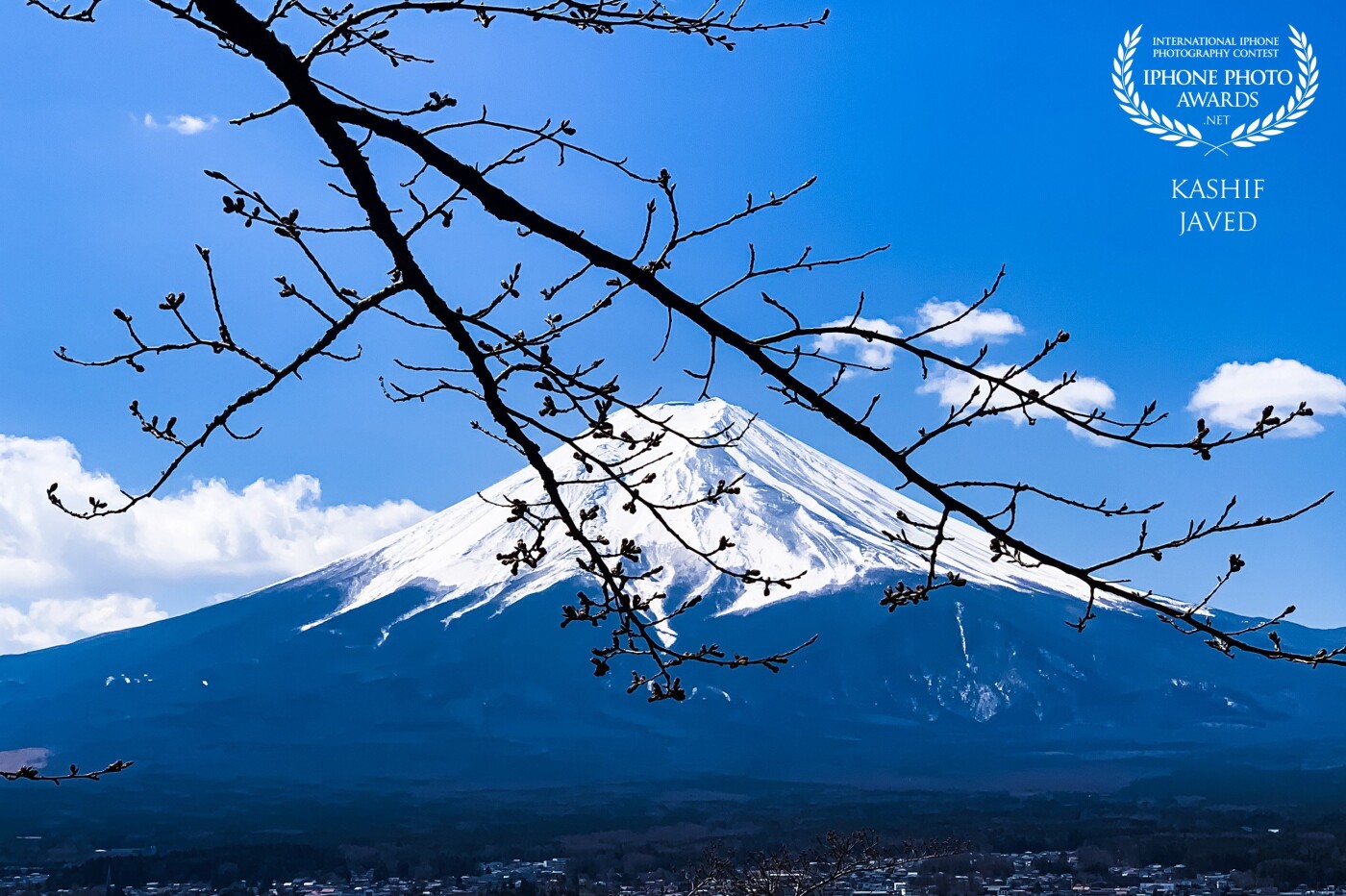 I took this photo during my recent trip to Japan, it was a coldish spring day with beautiful blue skies. One can never get tired of Mount Fuji’s views, no words or photographs can completely describe the majesty of Mount Fuji<br />
<br />
‘On earth, there is no heaven, but there are pieced of it’ – Jules Renard