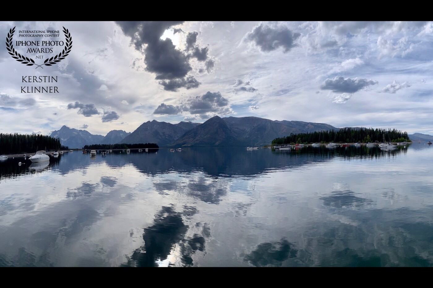 We discovered this little marina during a short stop at Jackson Lake. I took this Picture with my iPhone XS and the Panorama-App.