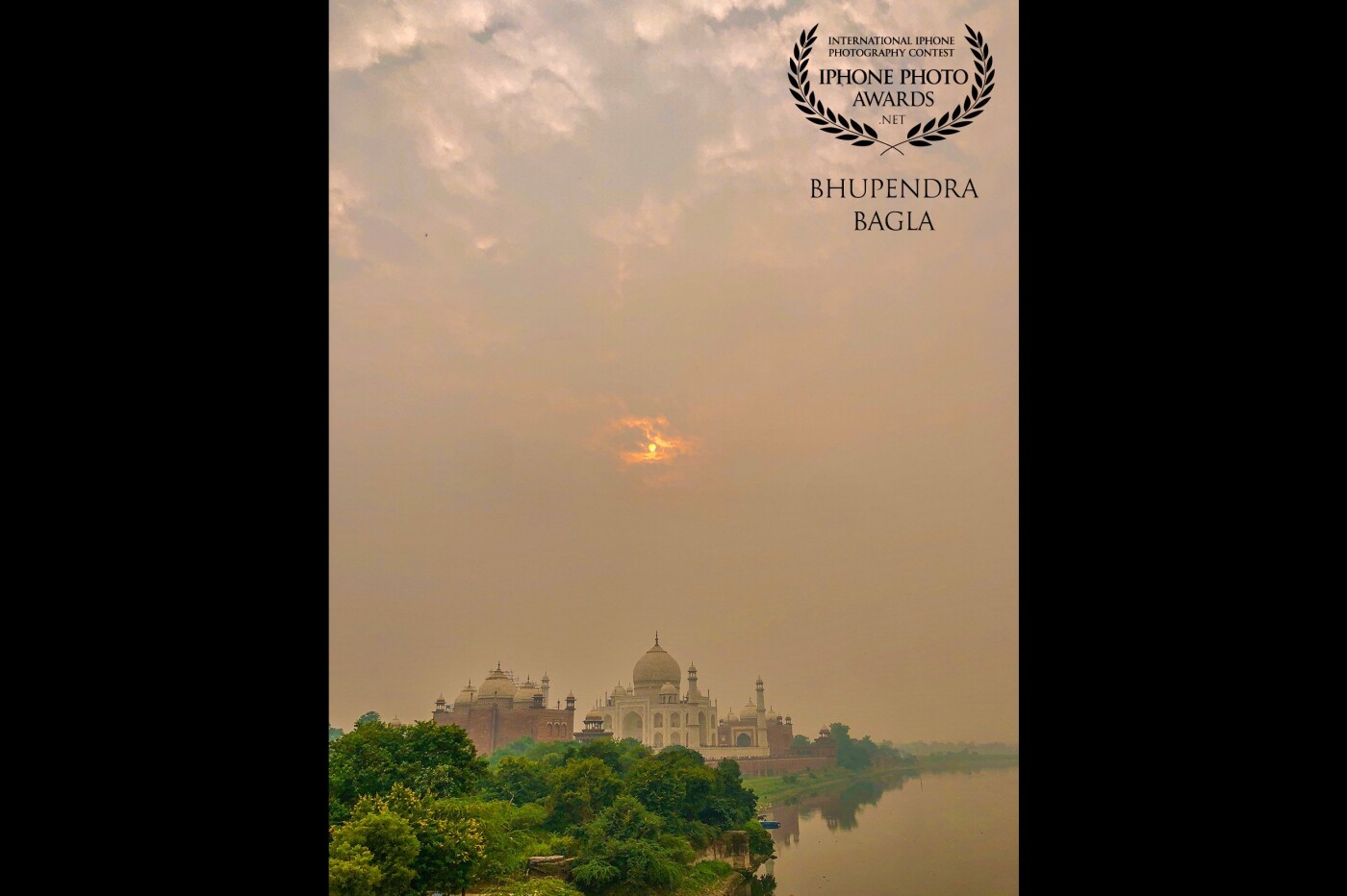 This was taken from the canopy spot which is around 5 km walk from the Taj Mahal east gate entrance. It was shot in the evening during the sunset time and the sun hiding right on top of the Taj Mahal between the clouds looked quite dramatic. The whole scene looked quite dreamy and romantic and it was worth capturing. 
