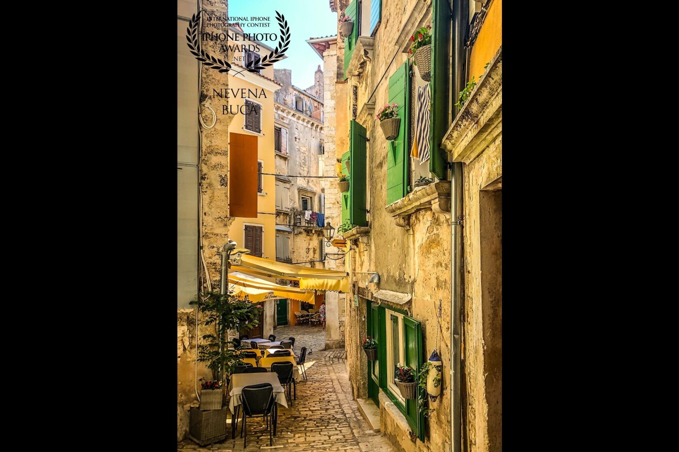 The streets of Rovinj are mostly full of people, so it is very difficult to take a photo like this, except in the early morning hours. Early morning, photography, and walking. Summer 2020.