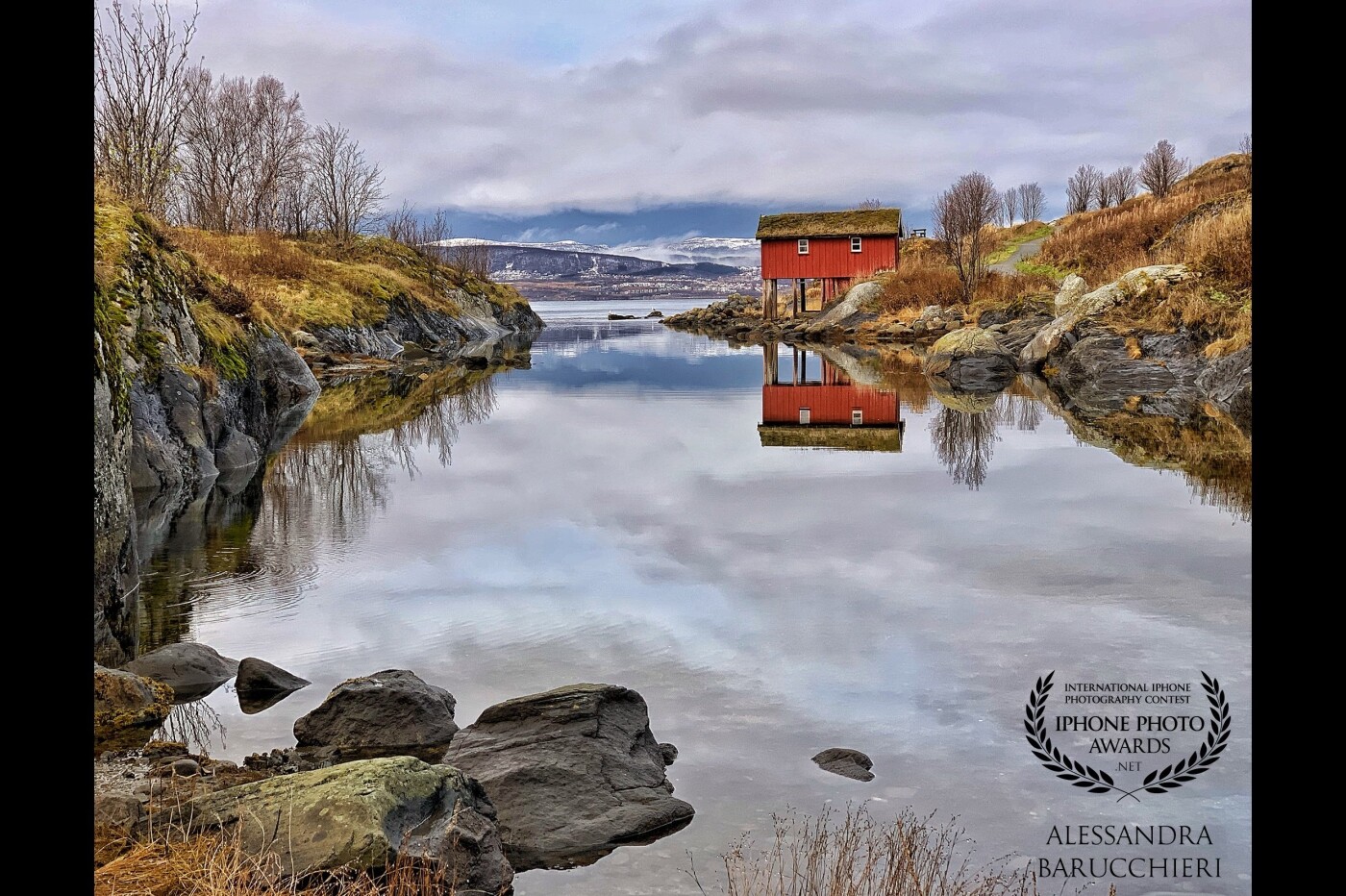 Bodø, Norway.<br />
The sea of ​​the fjords of northern Norway creates magnificent reflections for the characteristic rorbu, the fishermen's houses.<br />
<br />
Bodø, Norvegia.<br />
Il mare dei fiordi del nord della Norvegia, crea dei riflessi magnifici per i caratteristici rorbu, le casette dei pescatori.<br />

