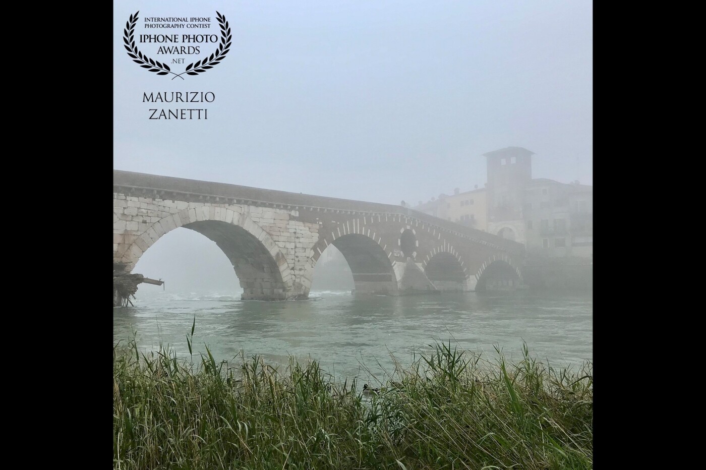 There is nothing to do: you can no longer see the mists of the past, the ones that even in the city center prevented you from seeing a few meters away. Today, it will be due to the rise in temperatures, more mists than fogs in the center. However, they give magic to known landscapes. As in the Roman bridge Ponte Pietra.