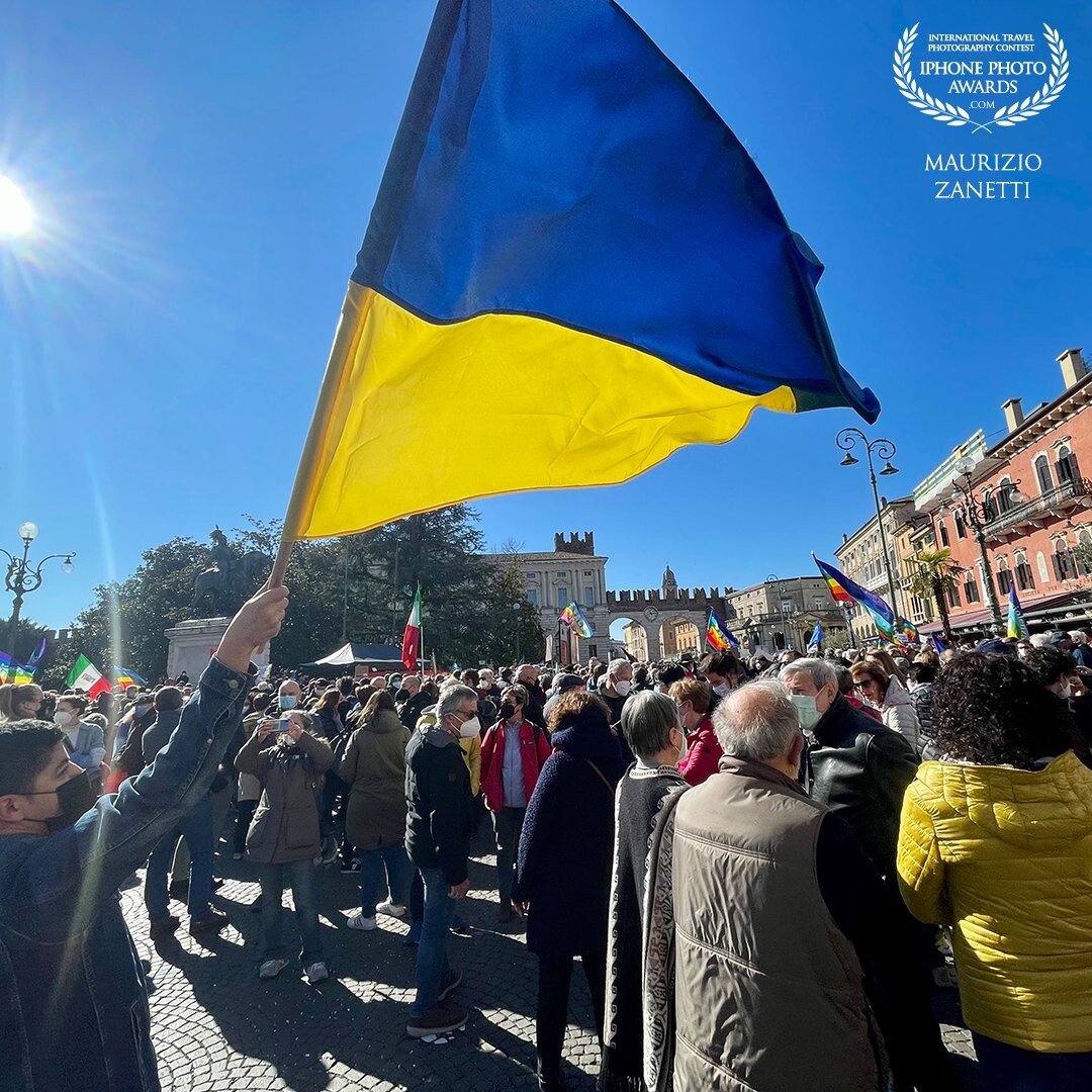It will certainly not be the demonstrations of protest against Putin and solidarity with the Ukrainian people that will change things. We need real help, concrete and not just moral solidarity. However, even a photo taken during a demonstration in Verona can help us not to forget. Free Ukraine!!!