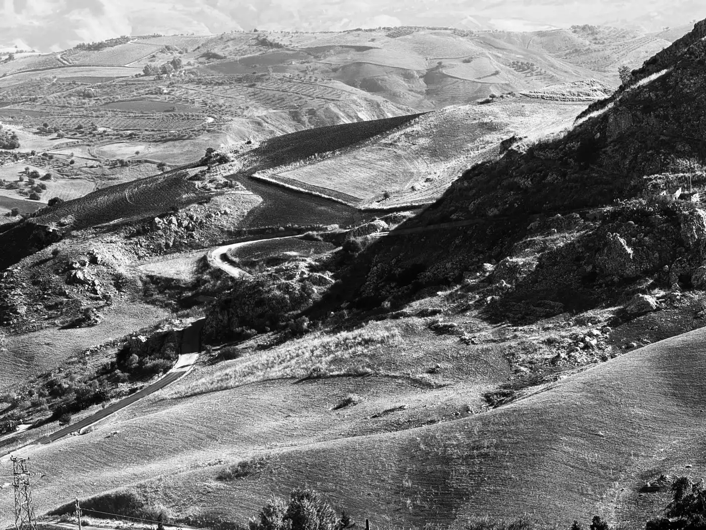 In Sicily, valleys and hills stretch as far as the eye can see.
October 2025