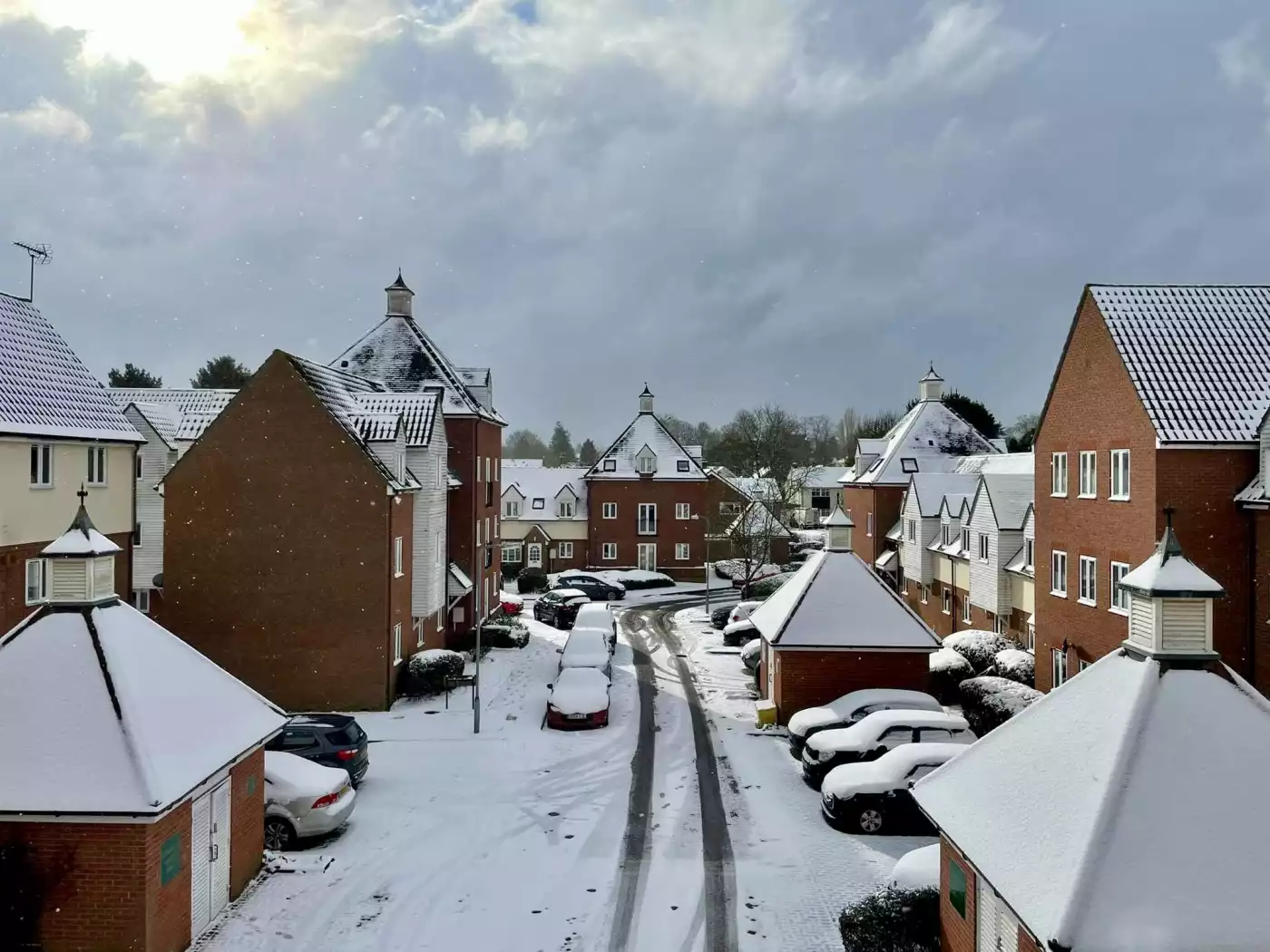 Peaceful winter scene in a residential neighbourhood. Melba Court -Writtle. 🇬🇧