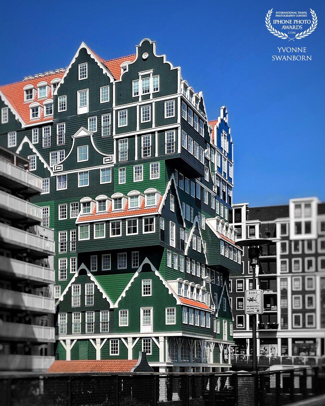 I visited Zaandam and the ‘Zaanse Schans’ because I had never been there and it is so beautiful. This hotel in Zaandam (Netherlands) is build like all the green houses in that area.