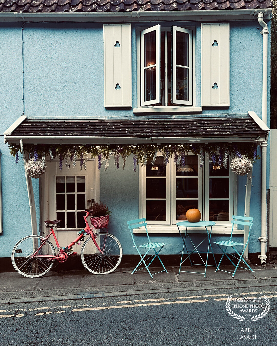 Can you just picture the connections and conversations that have happened here, me too.  A beautiful quaint shop front in Cheddar Gorge.