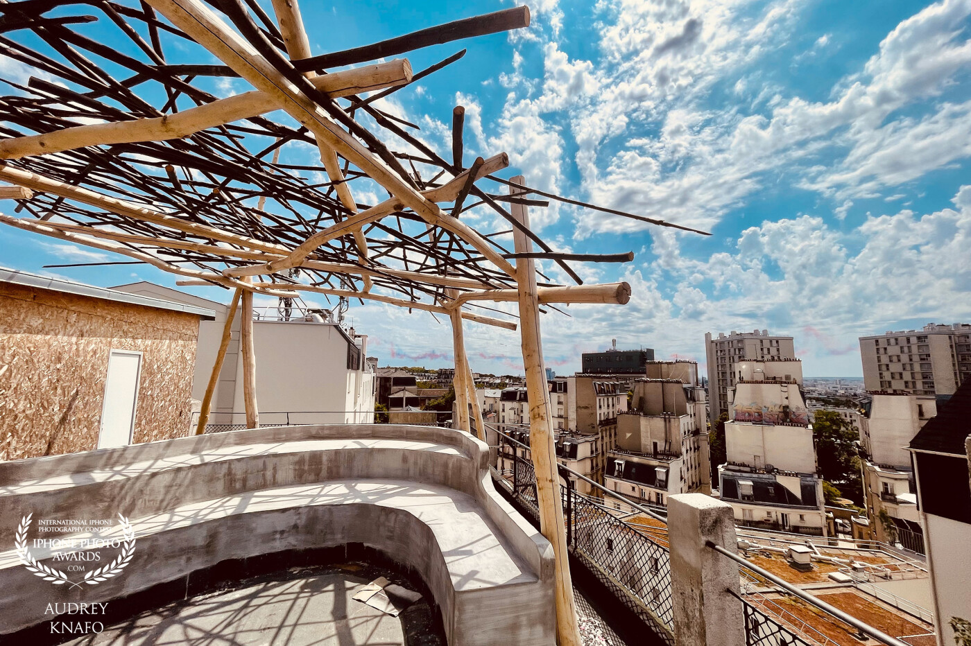 Rooftop of « La Bellevilloise » in Paris.<br />
Which is a huge place for concert or exhibition or any évent which need a beautiful and large place.