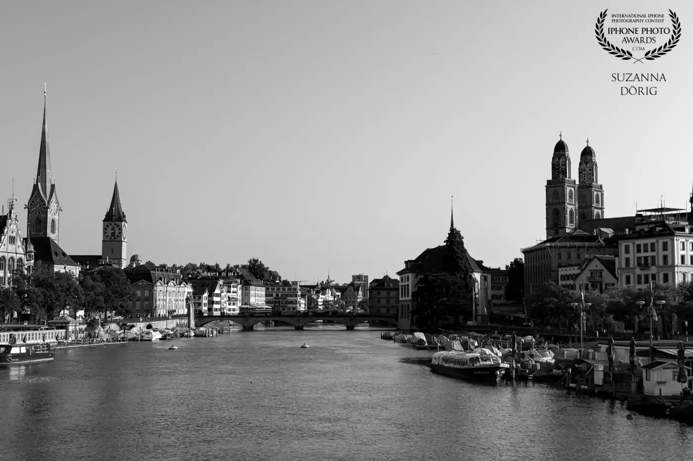 Zurich early morning. <br />
<br />
I had a booked a course at the university of Zurich. By purpose I decided to get into the city early so I could use time to take some photos of the city around Bellevue and the Utoquai.