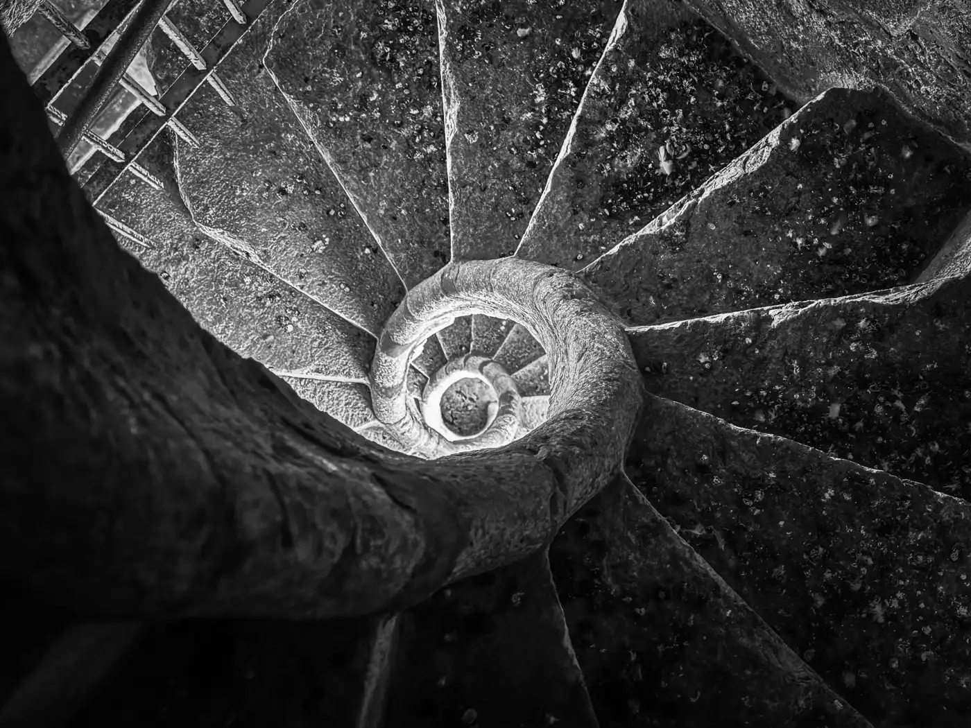 Escalera de subida a la torre del campanario en la iglesia de San Juan Bautista de Alcalá de Xivert-...